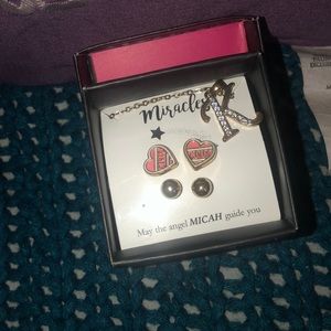 Set of necklace and earrings